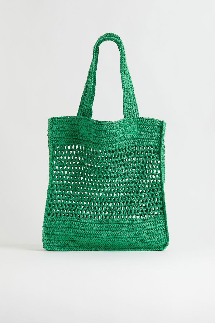 Zelená slaměná taška shopper. H&M, 599 Kč