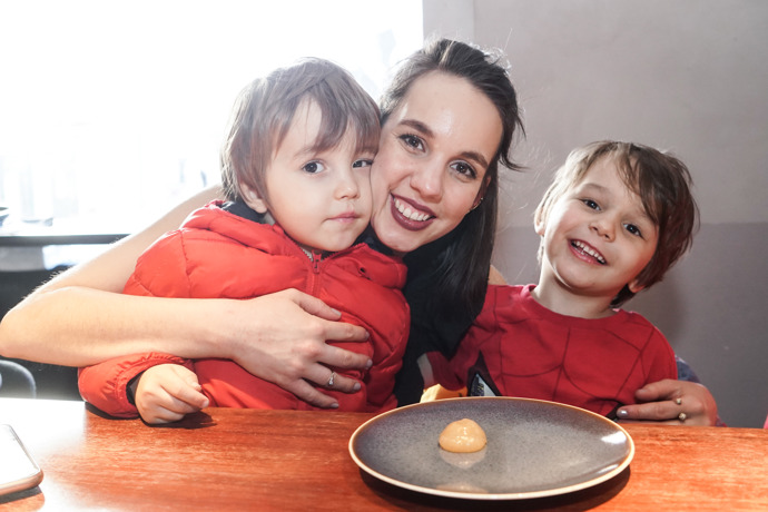 Kluci strávili kvůli profesi svých rodičů útlé dětství v divadle.