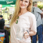 Iva Pazderková je vegetariánka a v posledních letech také propadla cvičení s osobním trenérem. V posilovně je každou chvíli a nebojí se ani fitness soutěží v bikinách.