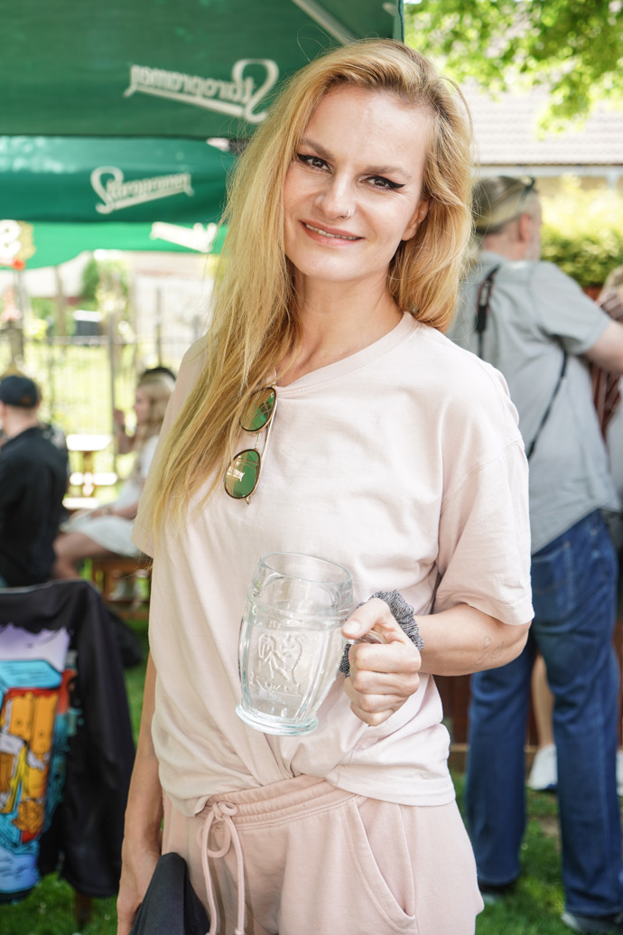 Iva Pazderková je vegetariánka a v posledních letech také propadla cvičení s osobním trenérem. V posilovně je každou chvíli a nebojí se ani fitness soutěží v bikinách.