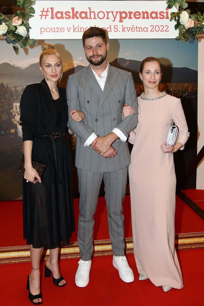 Herečka Natalia Germani s režisérem Jakubem Machalou a jeho manželkou Radkou.