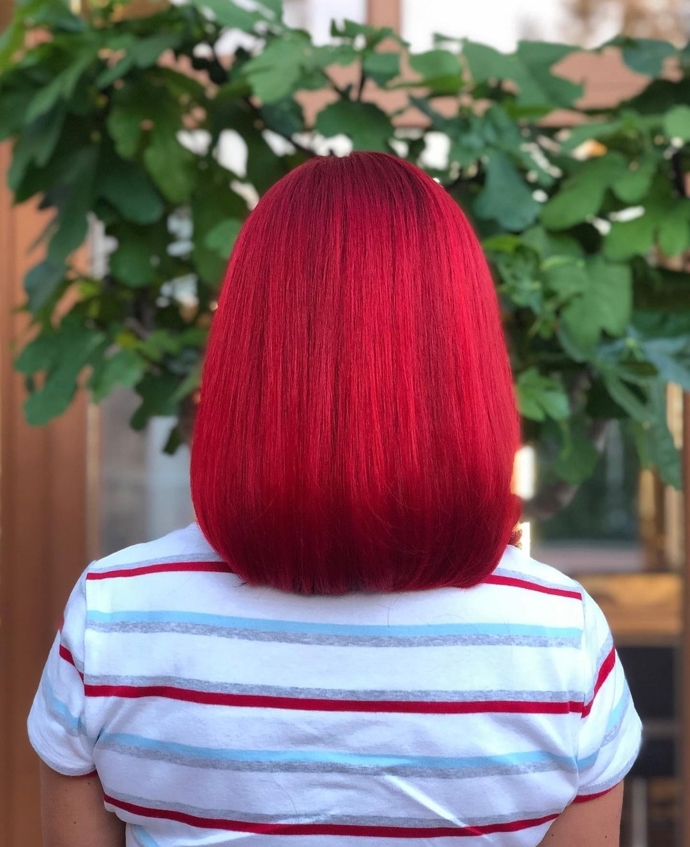 V roce 2023 se budou nosit všechny odstíny červené, které se budou shodovat i s barvou roku Viva Magenta. Dokonalou červenou vám udělají v salonu Michal Zapoměl.