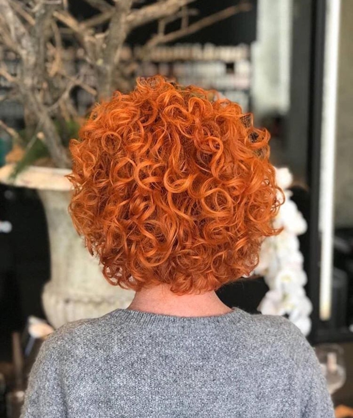 Ženám okolo padesátky sluší téměř všechny účesy. Tedy především všechny ty, ve kterých se samy cítí krásné. 