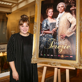 Stefanie Reinsperger v Česku natáčela slavnou minisérii o Marii Terezii.
