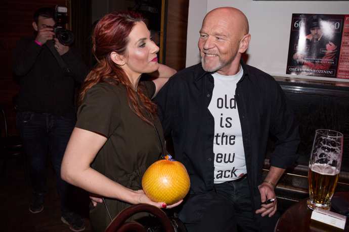 Marek Vašut je mezi celebritami velmi oblíbený. Na snímku s herečkou Evou Decastelo.