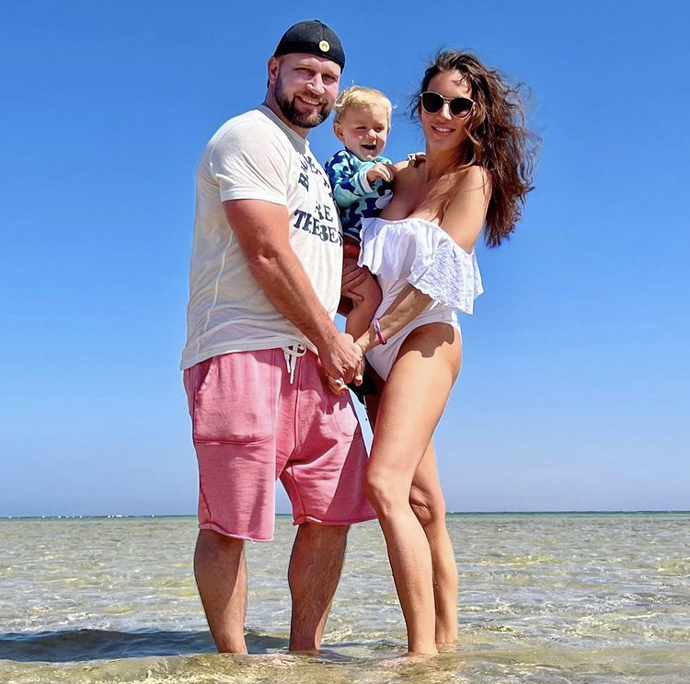 Česká Miss 2005 Lucie Šlégr ještě v noci vstává ke svému tříletému synkovi Ronovi.