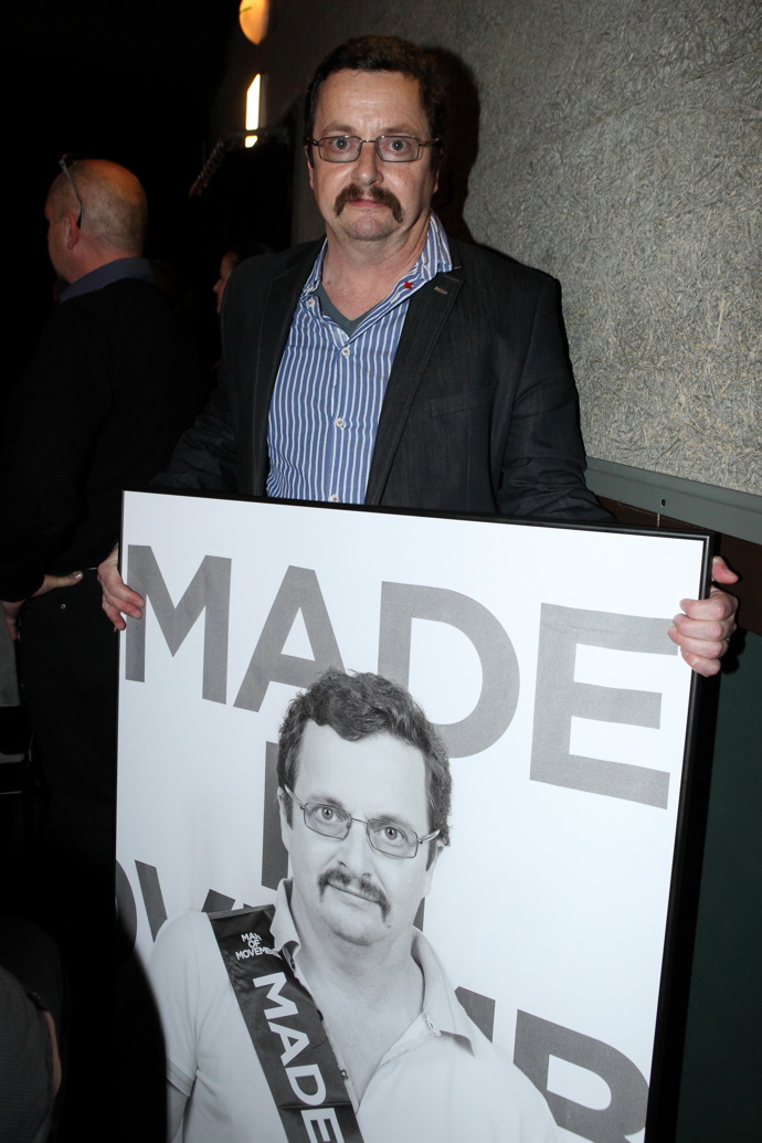 Právě na scéně, kde se bude představení Biograf láska odehrávat, Michal Viewegh před lety shodil vous v rámci tradiční listopadové akce Movember.