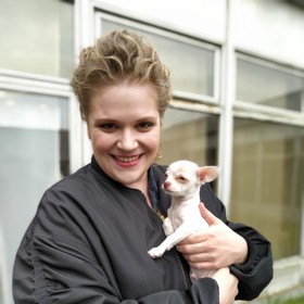 Během mého krátkého působení u filmové produkce se Čenda zvládnul skamarádit také se slavnou rakouskou herečkou Stefanií Reinsperger. 