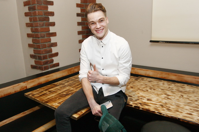 Hvězda soutěže Eurovize 2018 Mikolas Josef se muzikou vůbec živit nemusel. Upozornil na sebe totiž už dříve - byl úspěšným modelem. Objevil se na milánském Fashion Weeku a předváděl pro značky Prada nebo Diesel.