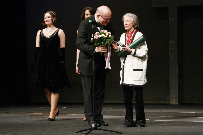Ministr kultury Daniel Herman předal Medě Mládkové v rámci festivalu Mene Tekel ocenění Dáma české kultury, Rytíř české kultury a Mecenáš české kultury.