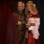 Herec Petr Štěpánek se s herečkou a producentkou Kateřinou Brožovou setkal už v nastudování Noci na Karlštejně v Hudebním divadle Karlín.