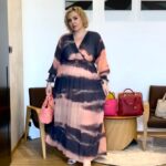 Redaktorka Kristina v maxi šatech s výstřihem do V. PIETRO FILIPI, Fashion Arena Prague Outlet, 4995 Kč