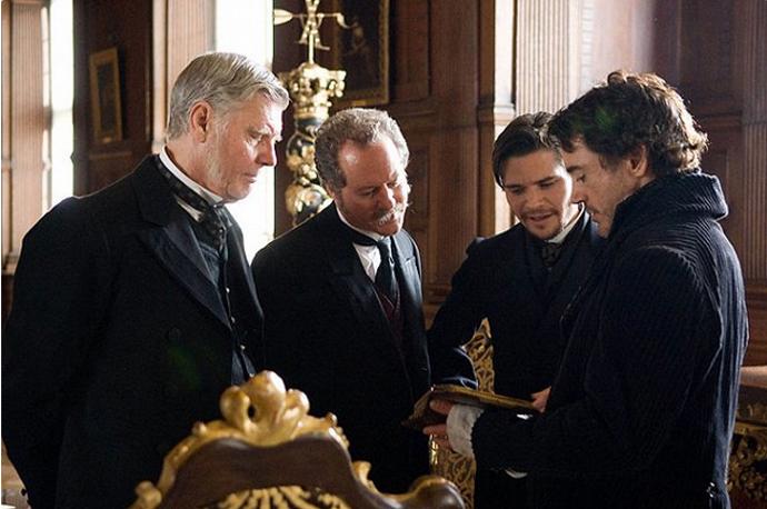 Film Sherlock Holmes produkovala Susan Downey, manželka Roberta Downeyho Jr., která mu také pomohla dostat se z drogové závislosti.