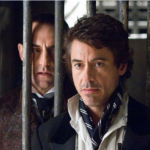 Režisér Guy Ritchie váhal, zda má obsadit Roberta Downeyho Jr. Problémem byl jeho věk.