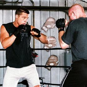 Původně si měla po boku Brada Pitta zahrát Nicole Kidman, když z toho sešlo, chtěl skončit i on. Po příchodu Angeliny Jolie si to ale rozmyslel.