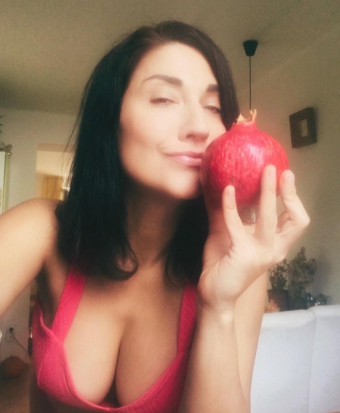 Říká, že správně padnoucí podprsenka nikde neřeže ani neškrábe. Jí samotné musely poradit odbornice a doporučuje to i dalším ženám.