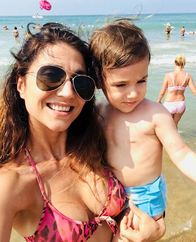 Jak sama říká, díky těhotenství se jí ňadra ještě o jednu velikost zvětšila.