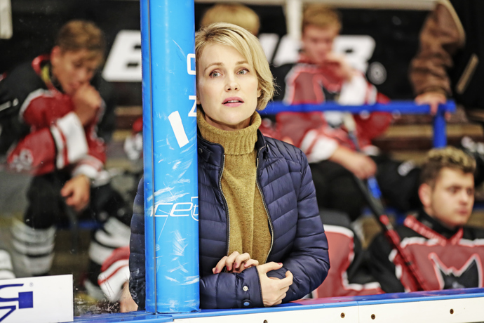 "Sama mám zkušenost se stalkingem a kyberšikanou a vím, jak obrovská zátěž na psychiku to je, navíc 
když není možnost, jak se chránit a zastavit to," říká Vlastina Svátková, která si v dramatu Smečka zahrála Davidovu maminku.