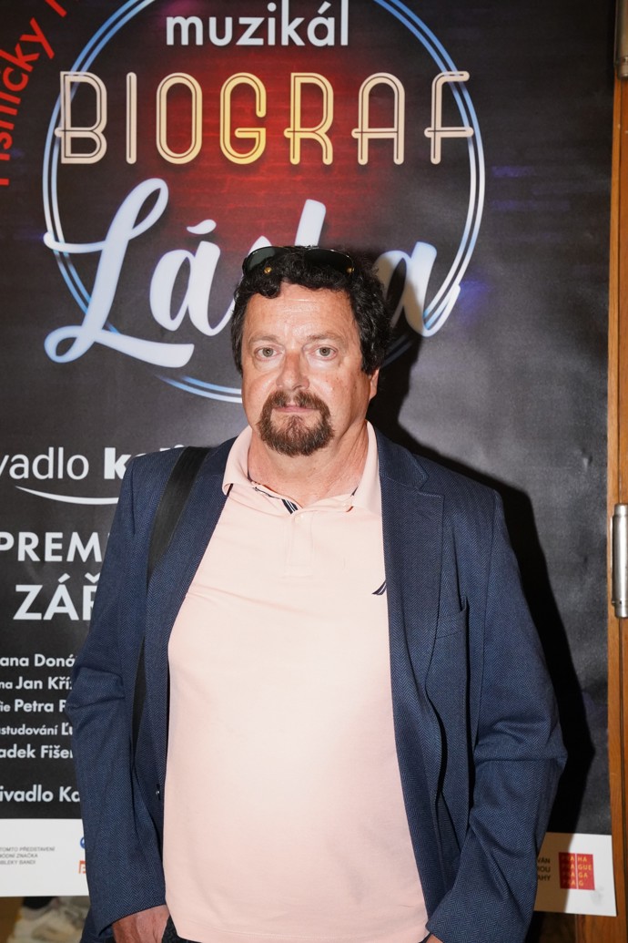 Michal Viewegh se stal patronem populárního muzikálu s hity Hany Zagorové, Biograf láska. 