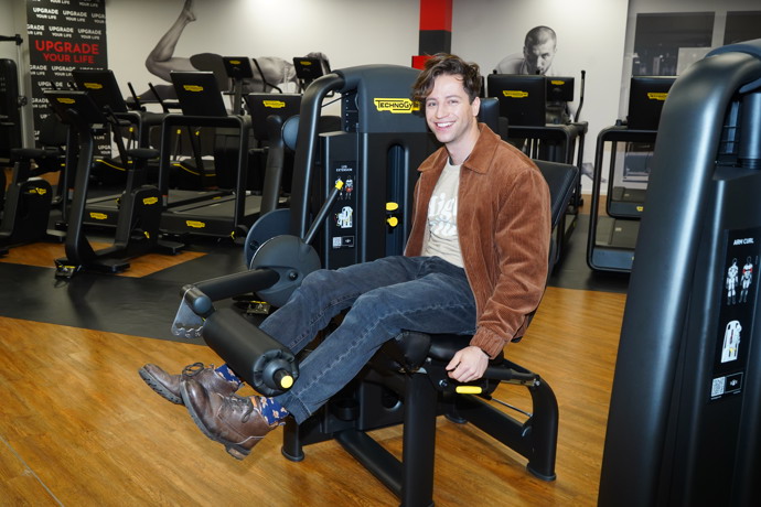 Mezi záliby Milana Peroutky patří fitko. Svaly už mu pochválil i Leoš Mareš.
