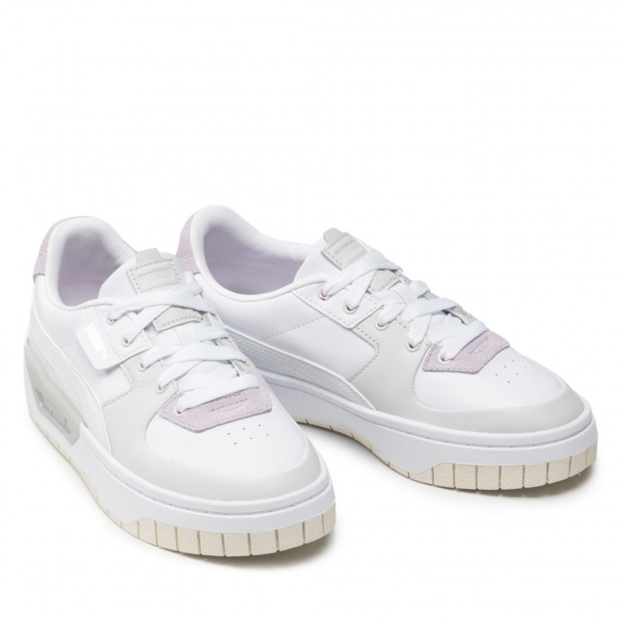 Šedo-bílé tenisky se světle fialovými detaily. PUMA, 2599 Kč