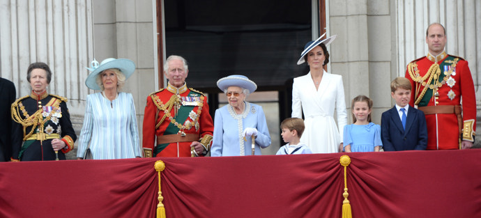 Takhle to rodince slušelo na oslavách jubilea královny Alžběty II. 