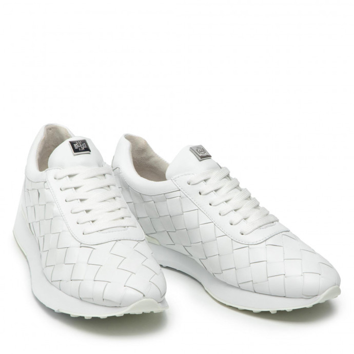 Bílé kožené šněrovací tenisky. HÖGL, 4249 Kč