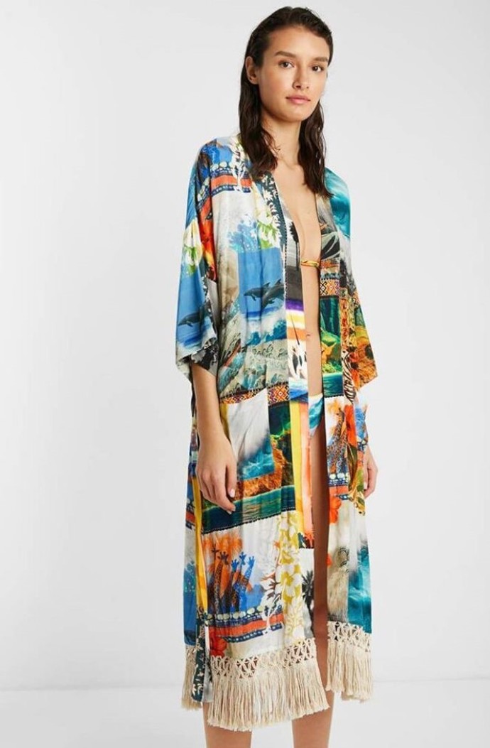 Barevný plážový přehoz. Desigual, 1420 Kč