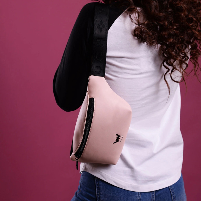 Dámská růžová ledvinka. VUCH, 549 Kč