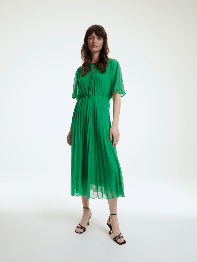 Zelené plisované šaty pro jakoukoliv letní party. RESERVED, 799 Kč