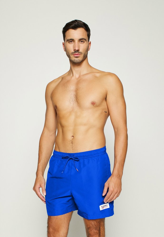 Sytě modré plavecké šortky. Tommy Hilfiger, 1275 Kč