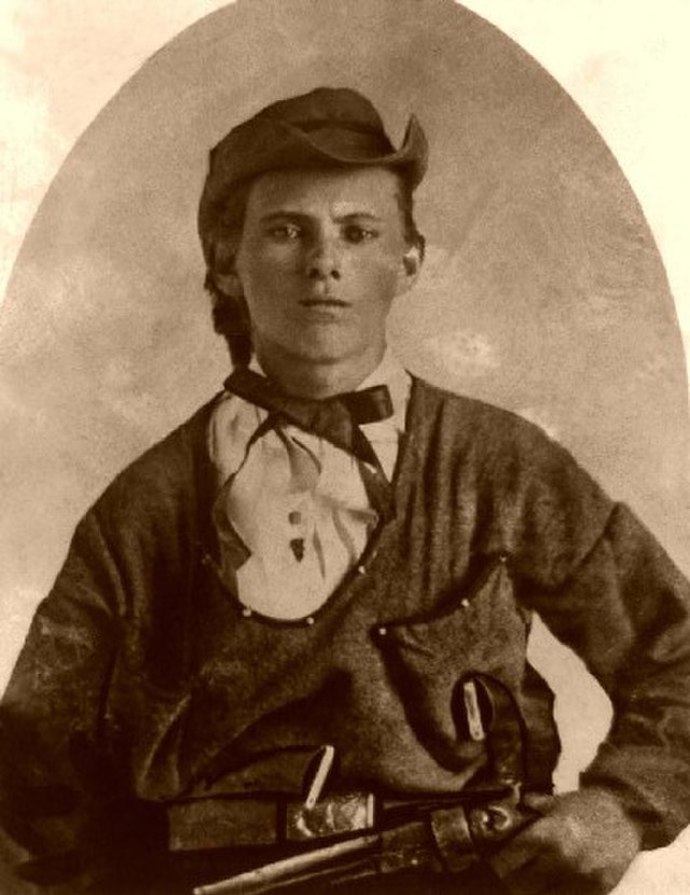 I Jesse James byl psanec a vykrádal vlaky a banky. Jeho život ukončil 3. dubna 1882 Bob Ford. Toužil po odměně za jeho hlavu.