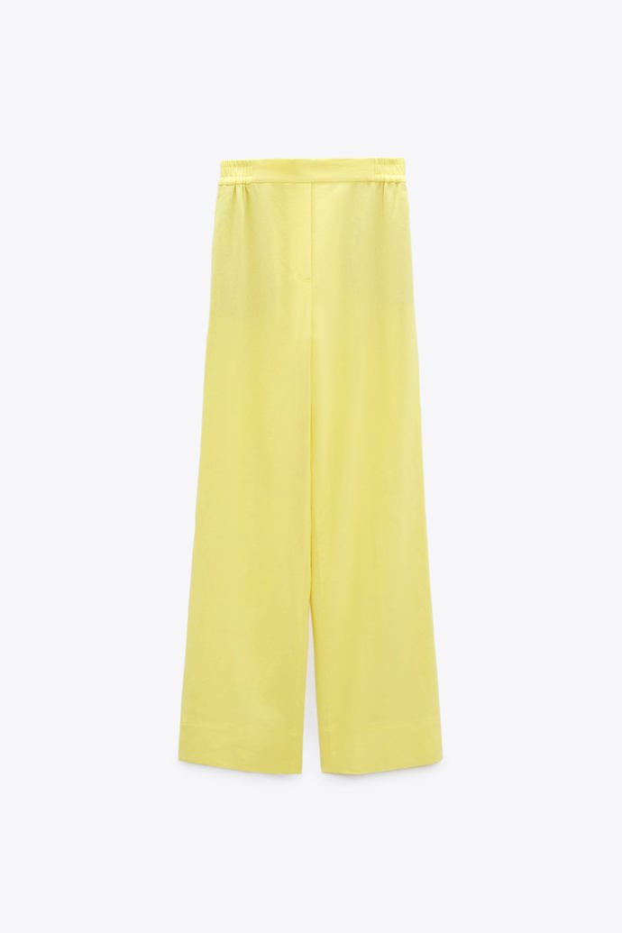 Žluté kalhoty s vysokým pasem vyrobené z lněné směsi. ZARA, 799 Kč