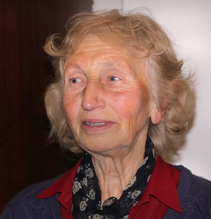 Jediným přeživším z Ležáků je paní Jarmila Doležalová, rozená Šťulíková.