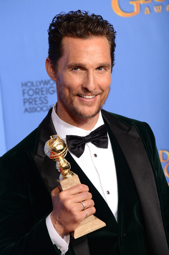 Také herec Matthew McConaughey má zkušenost s výkyvy váhy. Mezi ty nejextrémnější patří 23 kilogramů, které musel shodit kvůli roli HIV pozitivního muže.