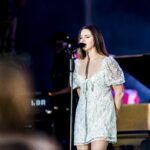 Takto to Laně slušelo na jednom z jejích koncertů. 