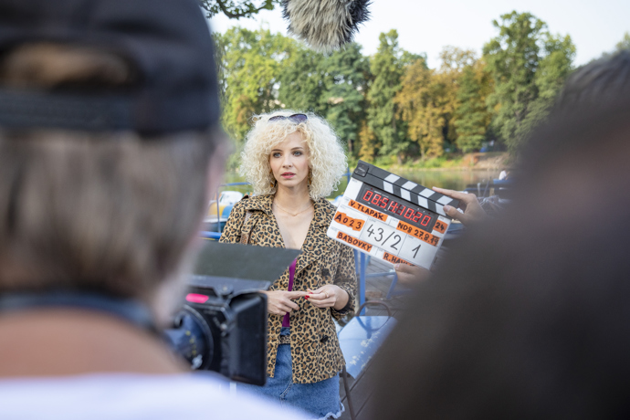 Také Jana Plodková, coby prostitutka Linda, zamířila na vodu...