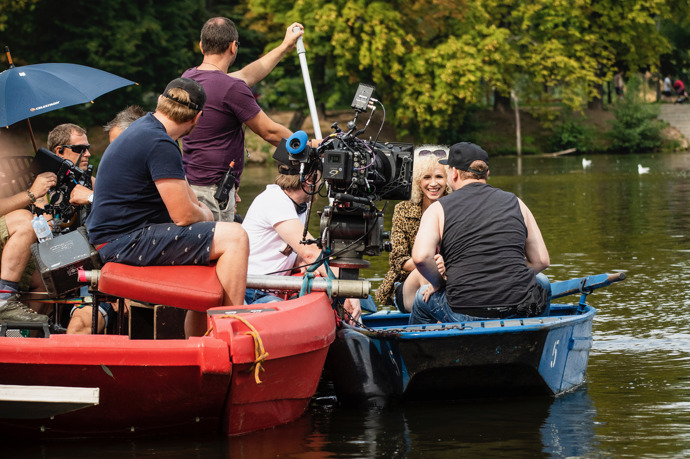 ...naštěstí jenom v lodičce. Společnost jí dělal Marek Taclík.