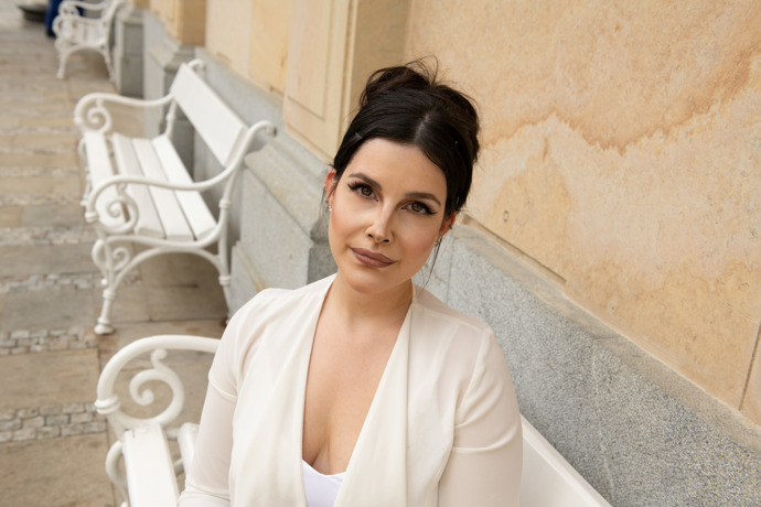 Kdo je tato tajemná dívka? To se dozvíte již brzy na webu Lifee.cz.