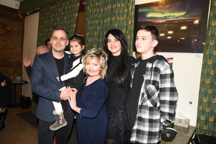 Zde celá rodina pohromadě. Chybí jen Jan Přeučil a také nejmladší Alžbětka.