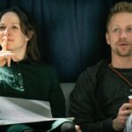 Hlavní milostnou dvojici tvoří Tomáš Klus s herečkou Veronikou Khek Kubařovou.