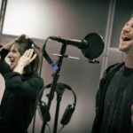 Hlavního hrdinu popíchne do akce ukradený bicykl, ovšem v průběhu děje zjišťuje, že jeho problém je mnohem složitější.