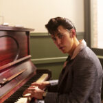 Elvis: Jedna z největších hudebních ikon 20. století se dočkala nové filmové biografie. Snímek natočil australský režisér Baz Luhrmann, který má za sebou snímky jako Romeo a Julie (1996), Moulin Rouge! (2001) a Velký Gatsby (2013).