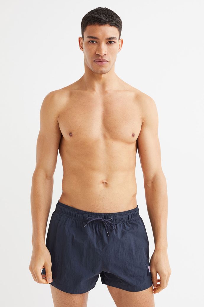 Tmavě modré plavecké šortky. H&M, 499 Kč