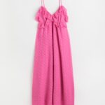 Růžové krepové šaty s volánky. H&M, 999 Kč