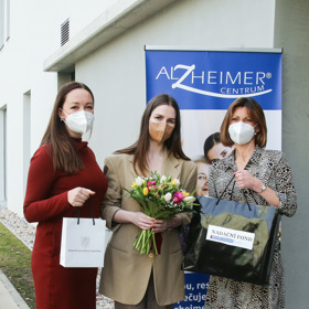 Kárované kalhoty a robustnější boty jsou rovněž oblíbeným prvkem jejího šatníku.