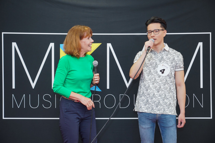 Nezbytnou součástí představení letošních finalistů Muže roku jejich prezentace po boku známých osobností. Také Michaele byl jeden z nich přidělený. 