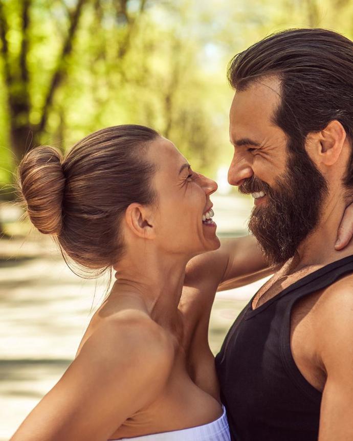 Dnes vychovávají tři děti a kurzům jógy se věnují společně. 