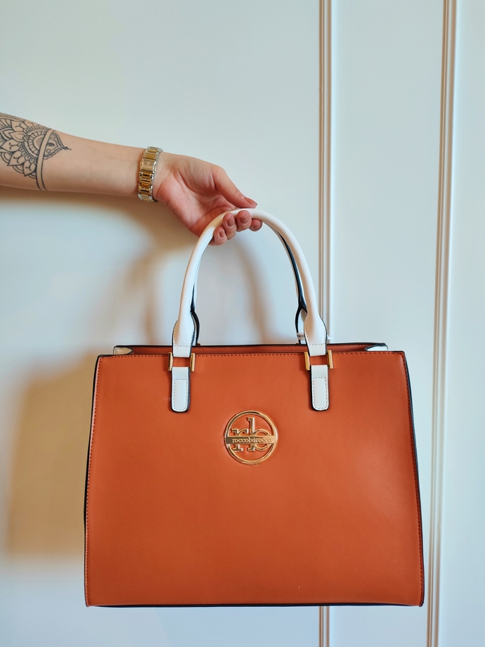 Béžová kabelka do ruky s bílými držadly. Roccobarocco, Fashion Arena Prague Outlet, 2340 Kč