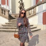 Mladá influencerka Týnuš Třešničková je pro mnoho dívek i žen módní ikonou, a tak není divu, že ať si na sebe vezme cokoliv, vždy jí to sluší. Stejně tak je tomu s jejími slunečními brýlemi značky Celine.